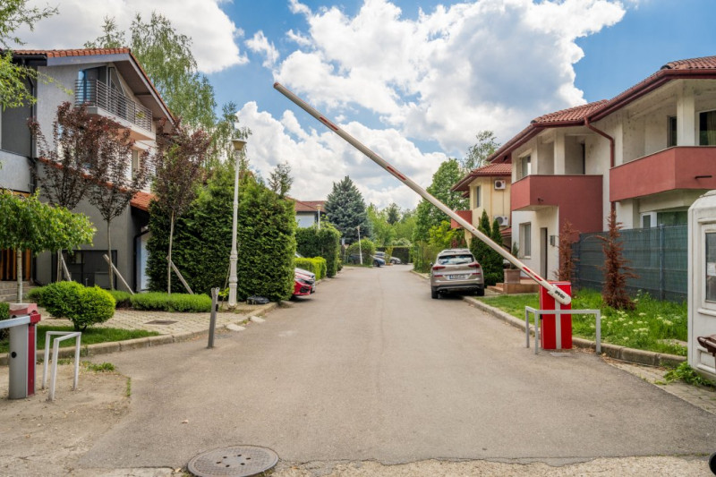 Oportunitate / Sisesti Lac / Vila cu teren generos / Garaj / Piscina !