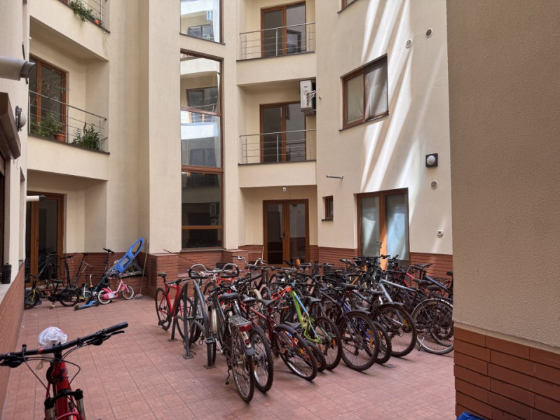 Apartament cu curte proprie de 90 mp în Herăstrău – La prima închiriere!