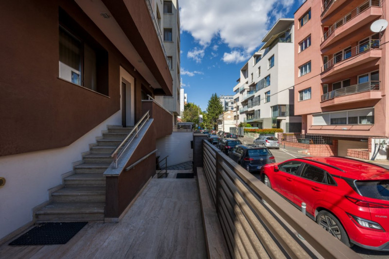 CLĂDIRE DE BIROURI – IMOBIL EMBLEMATIC ÎN ZONA KISELEFF – AVIATORILOR!