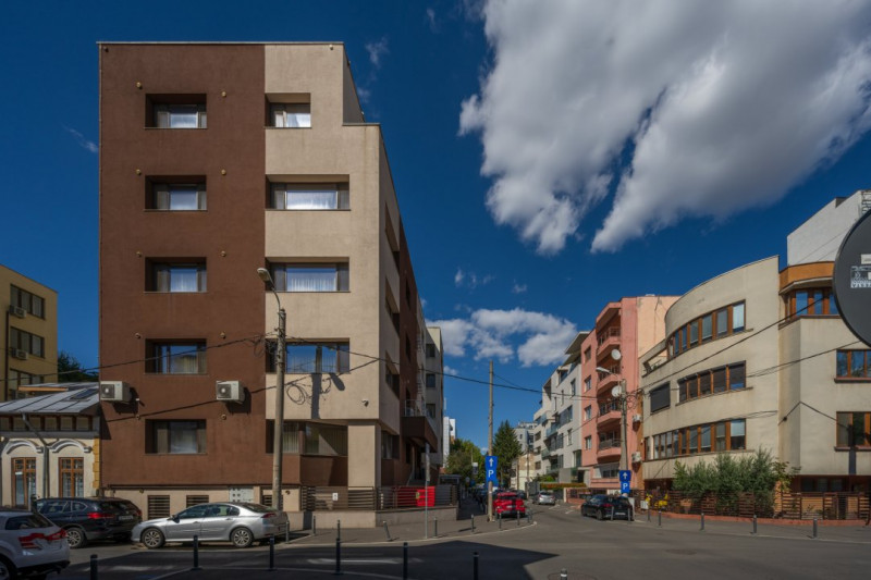 CLĂDIRE DE BIROURI – IMOBIL EMBLEMATIC ÎN ZONA KISELEFF – AVIATORILOR!