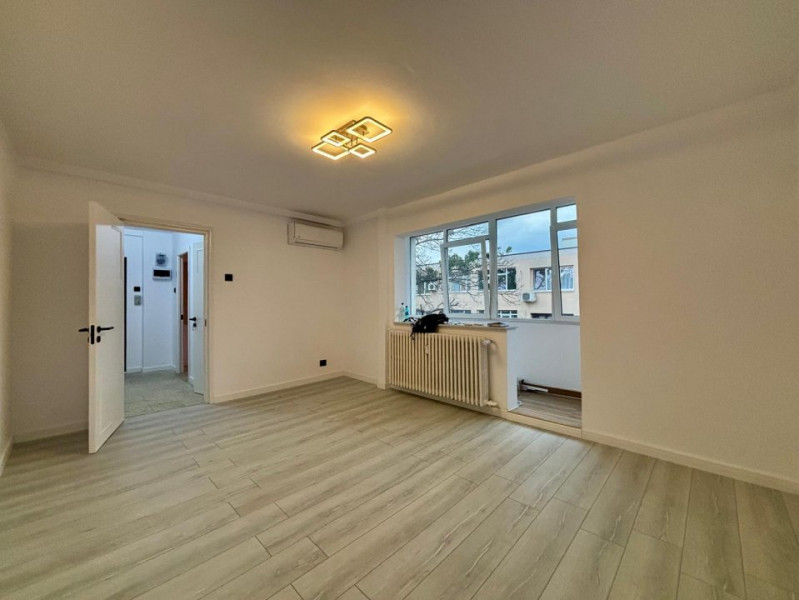 POLICLINITA TITAN / P-TA SALAJAN / RENOVAT COMPLET / GATA DE MUTARE