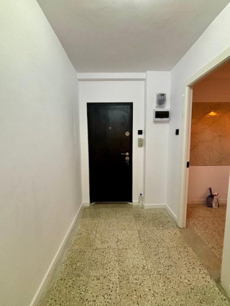 POLICLINITA TITAN / P-TA SALAJAN / RENOVAT COMPLET / GATA DE MUTARE