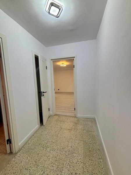 POLICLINITA TITAN / P-TA SALAJAN / RENOVAT COMPLET / GATA DE MUTARE
