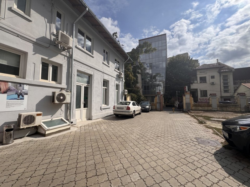 SEGMENT MEDICAL - 2 IMOBILE DOROBANTI / PARCARI / OPORTUNITATE !