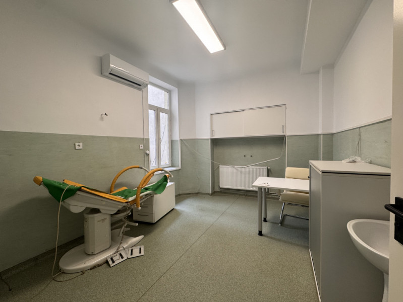 SEGMENT MEDICAL - 2 IMOBILE DOROBANTI / PARCARI / OPORTUNITATE !