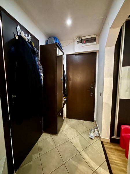 Apartament 2 camere Metrou 1 decembrie 8 minute / Boxa la subsol 