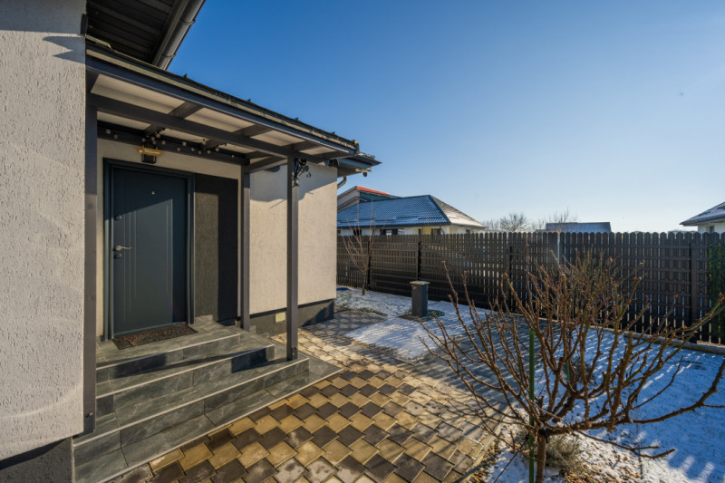 Casă pe parter, curte matură, complex liniștit – Clinceni !