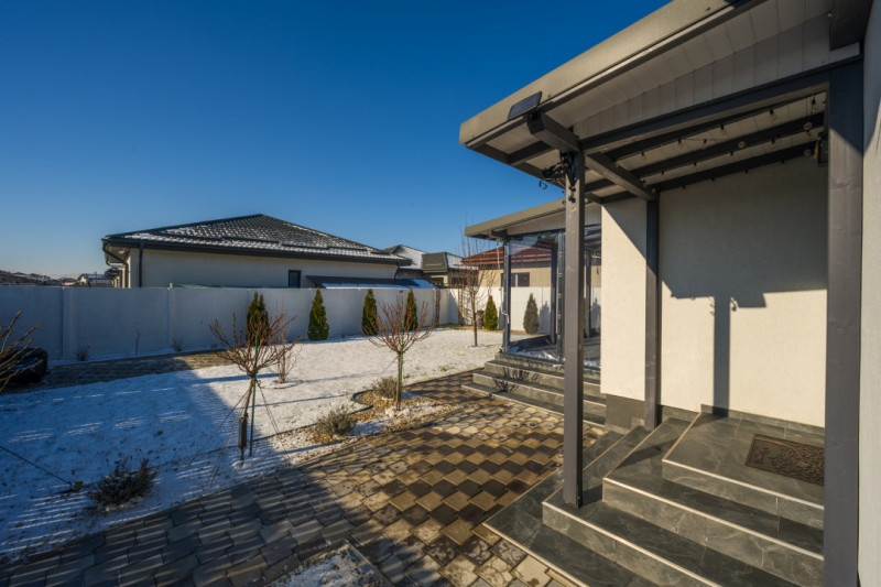 Casă pe parter, curte matură, complex liniștit – Clinceni !